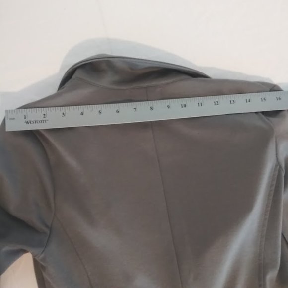 Have women's size M gray blazer - Picture 11 of 14